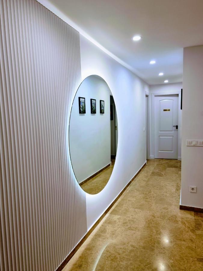شقة Luxury Blue Coast Seaside Retreat ماربيا المظهر الخارجي الصورة