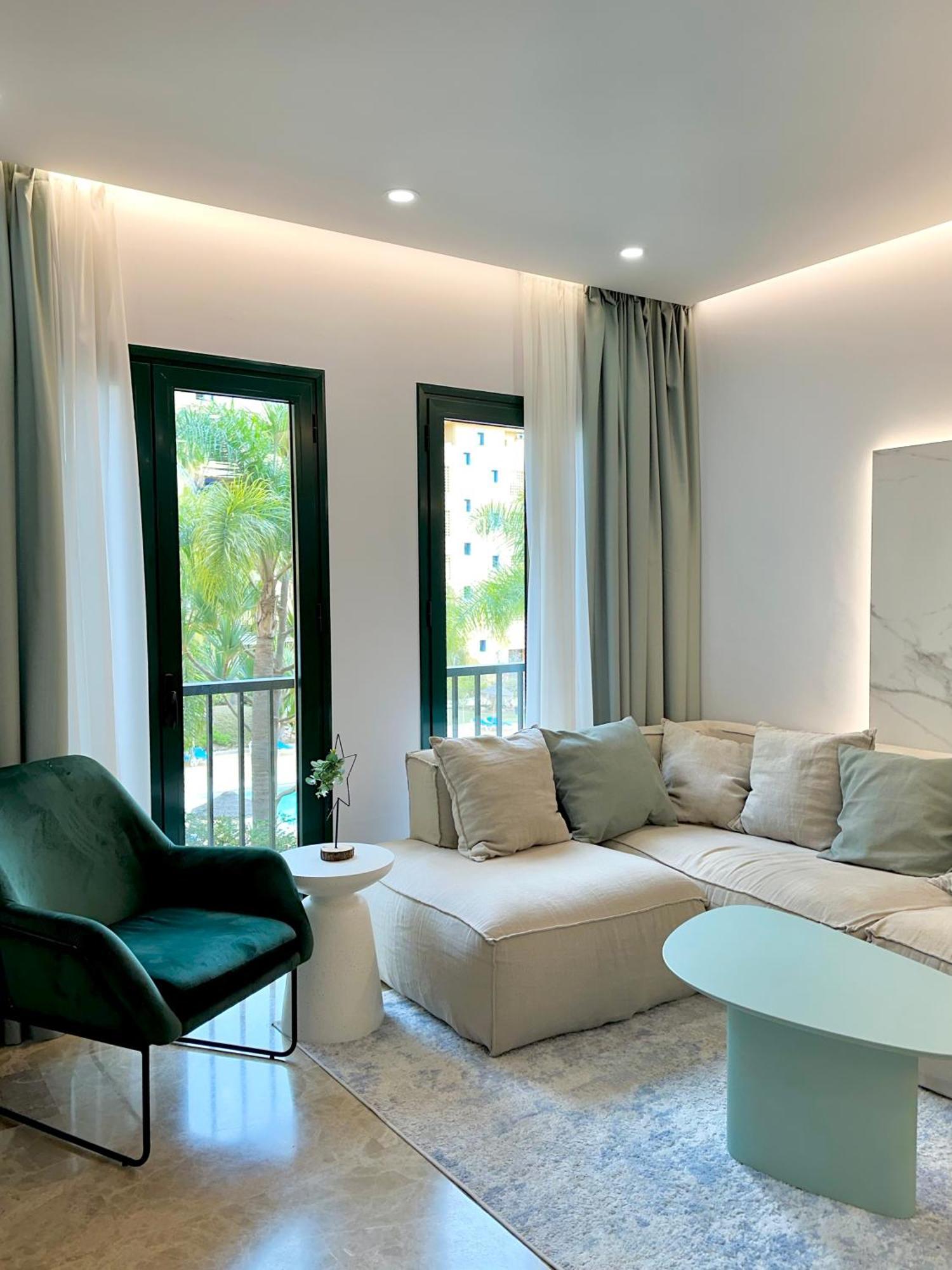 شقة Luxury Blue Coast Seaside Retreat ماربيا المظهر الخارجي الصورة
